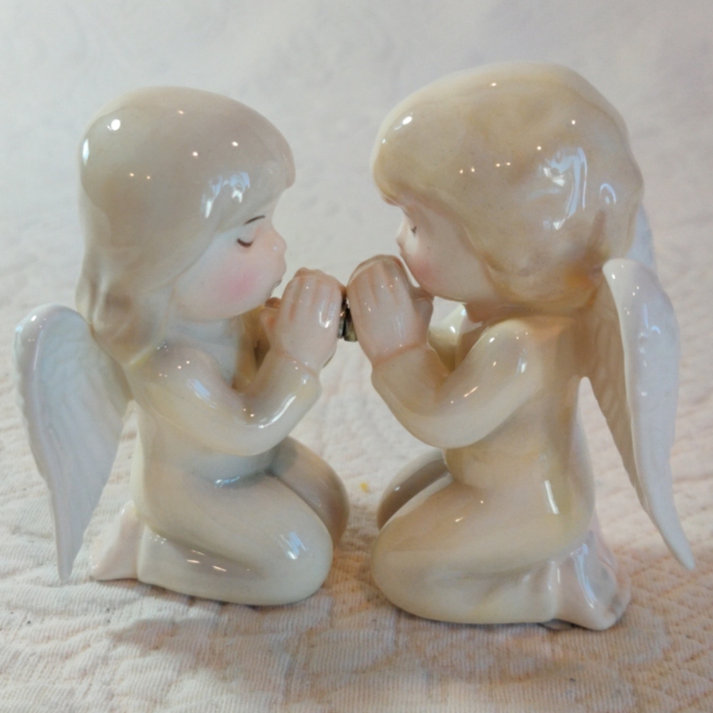 Pacific Giftware Praying Boy & Girl Angels Magnetic Ceramic Salt Pepper Shakers